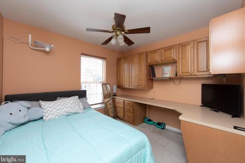 36 Hackemore St, Burlington NJ 08016-3056 exterior