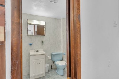 428 Lk Ave, Worcester MA 01605-2046 exterior