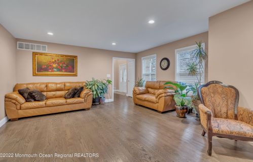 6 Pitney Ln, Jackson Twp NJ 08527-2933 exterior