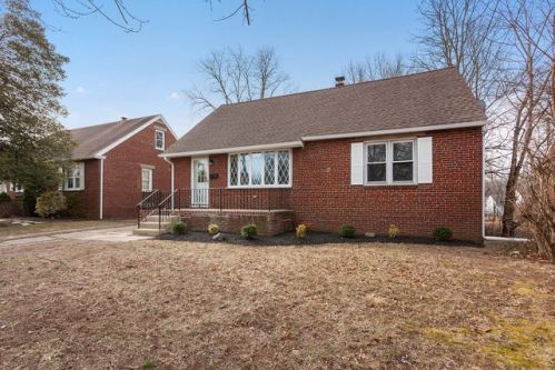 523 Queen St, West Deptford, NJ 08096-5715