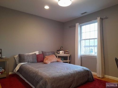 120 Stonegate Trl, Cresskill NJ 07626-2437 exterior