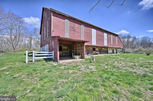 385 Springview Rd, Carlisle PA 17015-7411 exterior