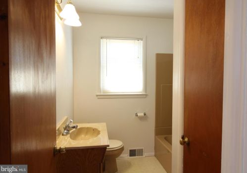 304 Main St, West Deptford NJ 08051-1031 exterior