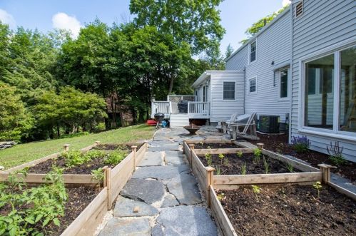 51 East St, South Hadley MA  01075-2115 exterior