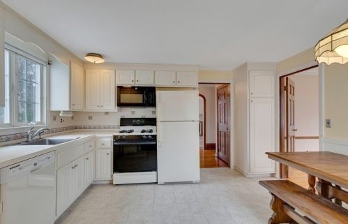 363 Greenlodge St, Dedham MA 02026-6223 exterior