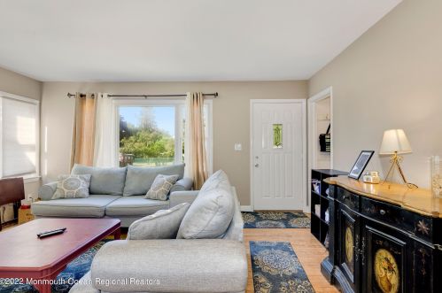 68 Applegate St, Tinton Falls NJ  07701-5538 exterior