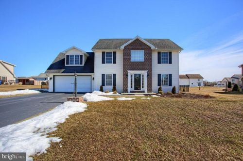 83 Rdg Ave, Carlisle PA  17013-8127 exterior