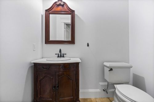 44 Canterbury St, Hingham MA 02043-1453 exterior