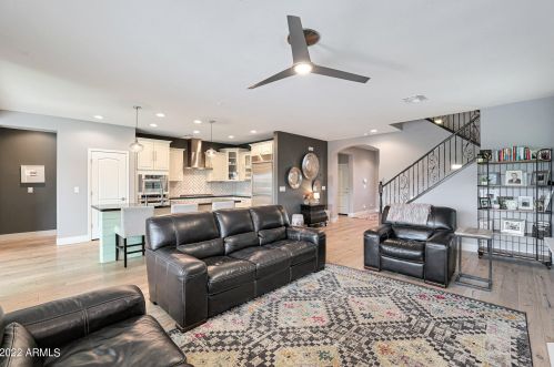 1665 Blaylock Dr, Phoenix AZ 85085-6324 exterior