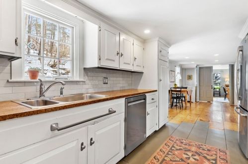 93 Riv Rd, Topsfield MA 01983-2111 exterior