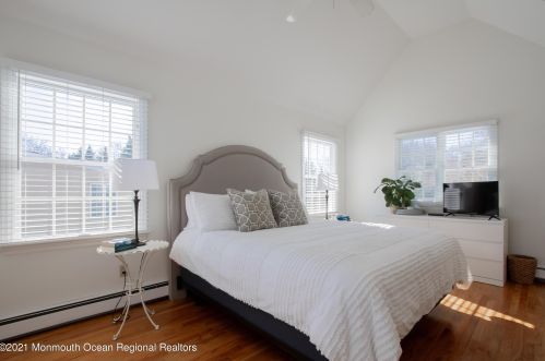 33 Sunnycrest Dr, Little Silver NJ 07739-1126 exterior