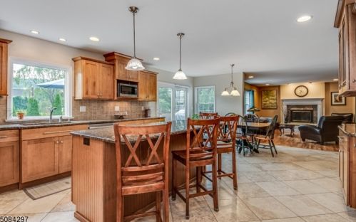 4 Bayberry Ln, Dover NJ 07869-3837 exterior