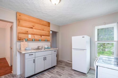 27 Leonard Ave, Montgomery, MA 01085-4272