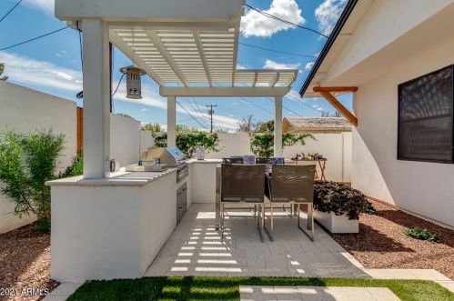 4013 49 Pl, Phoenix AZ 85018-2965 exterior