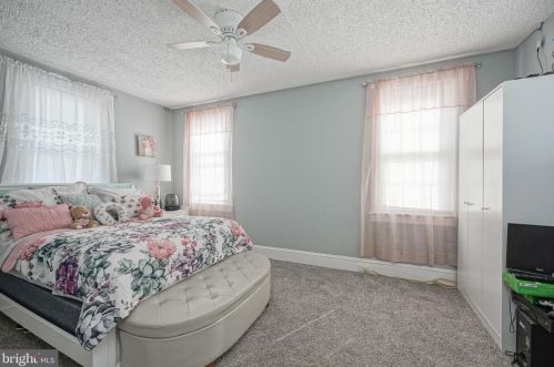 200 Delsea Dr, West Deptford NJ  08093-1221 exterior