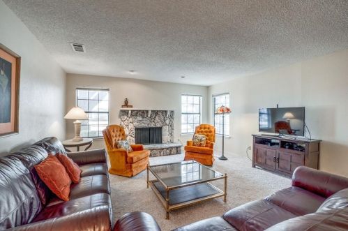 3921 Greenway Dr, Garland TX 75041-4810 exterior