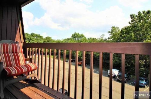 9 Montgomery St, Belleville NJ 07109-1305 exterior