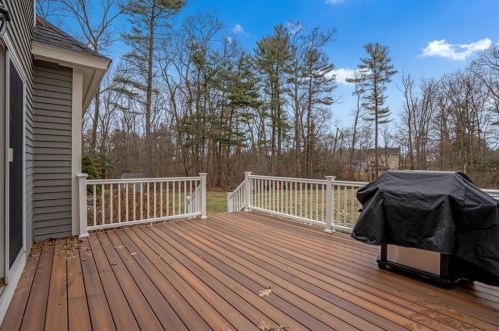 1 Belmont Ln, North Reading MA 01864-2329 exterior