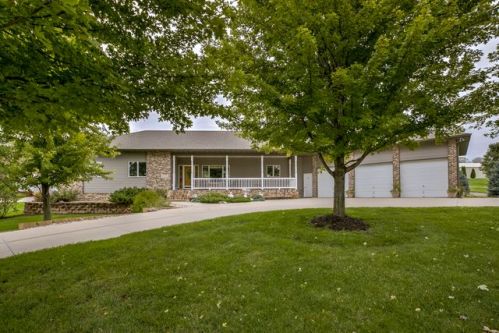 12075 Lewison Ln, Gretna, NE 68028-4682