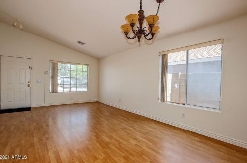 3075 Abraham Ln, Phoenix, AZ 85027-2334