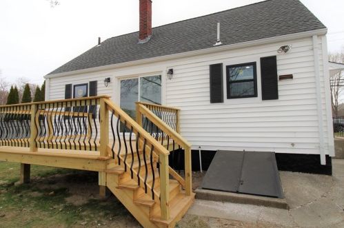 967 Wilbur Ave, Fall River MA  02725-2033 exterior