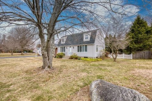 28 Darby Dr, Montgomery, MA 01085-4706