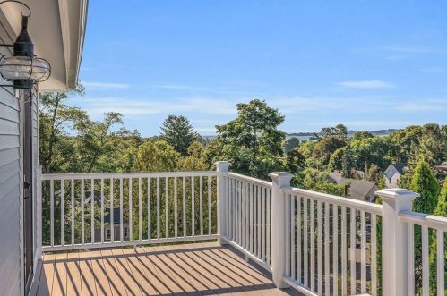 12 Baker Ave, Beverly MA 01915-3504 exterior