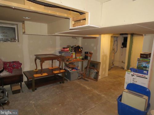 129 Progress Ave, West Deptford NJ 08096-1211 exterior