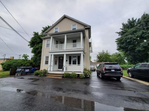 8 Ipswich St, Seekonk, MA 02771-5514