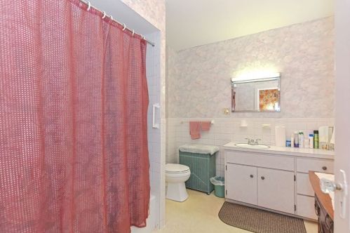 23 Nahanton St, Newton MA 02459-2907 exterior