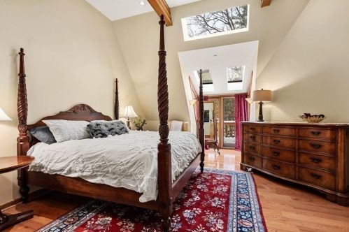 44 Sears Rd, Southborough MA 01772-1101 exterior