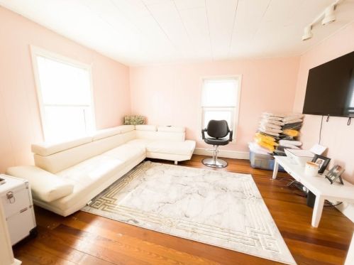 296 Hamlet St, Fall River MA 02724-3340 exterior