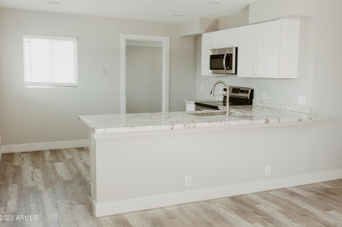 2221 27th St, Phoenix AZ 85008-4924 exterior