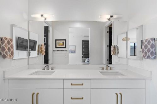 3130 Beryl Ave, Phoenix AZ  85028-3806 exterior