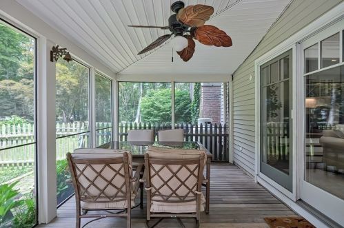 5 Maple Ln, Sutton MA 01590-1810 exterior