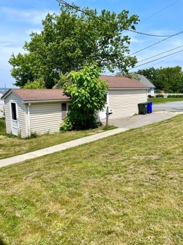 497 Smt St, Fall River MA 02724-1700 exterior