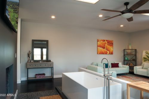 4621 Camelback Rd, Phoenix AZ 85033-1534 exterior