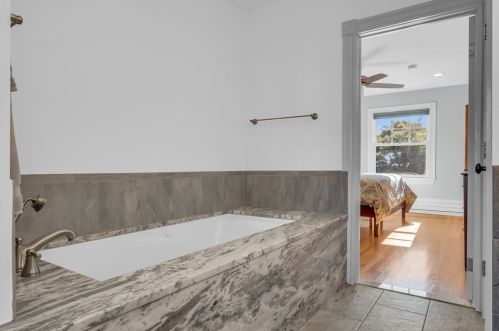 12 Baker Ave, Beverly MA 01915-3504 exterior