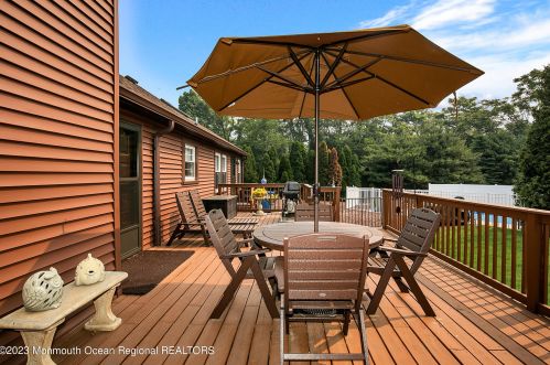 1120 Sycamore Ave, Tinton Falls NJ 07724-3237 exterior