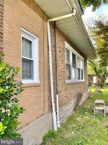 337 Gilham St, Philadelphia, PA 19111-5238