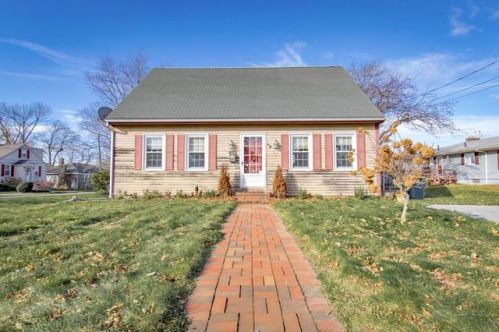 35 Knapp St, Fall River, MA 02726-2500