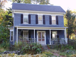 9 Columbus St, Newton, MA 02461-1417