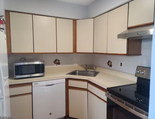 308 Passaic Ave, Kearny NJ  07032-2800 exterior