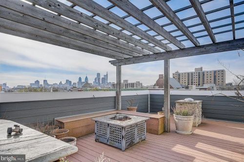 985 6th St, Philadelphia PA  19123-1405 exterior