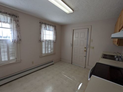 394 Chandler St, Worcester MA 01602-2916 exterior