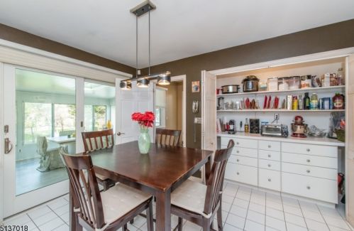 23 Brentwood Dr, East Hanover NJ 07936-2403 exterior