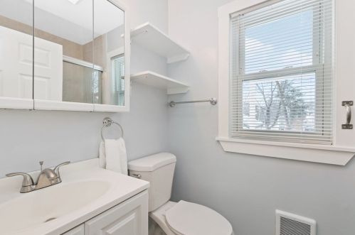 47 Linden St, Newton MA 02464-1432 exterior