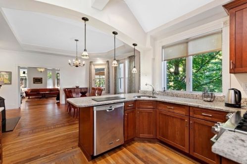 47 Washington St, Newton MA 02458-1450 exterior