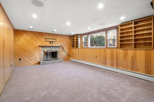 901 Randolph Ave, Milton MA 02186-3404 exterior