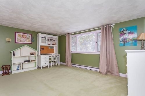 90 Countryside Ln, Milton MA 02186-4435 exterior